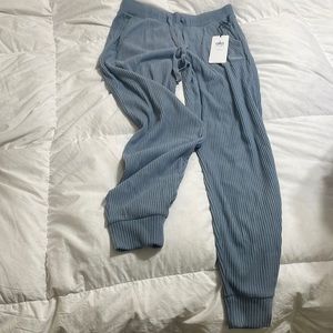 Alo Yoga muse sweatpants
